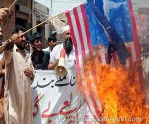 O antiamericanismo pelo mundo e a farsa da guerra contra o terror 3 antiamericanismo-muculmano