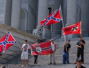 Nazismo & Extrema direita são irmãos - FATO ! 5 confederados-bandeiras-nazismo